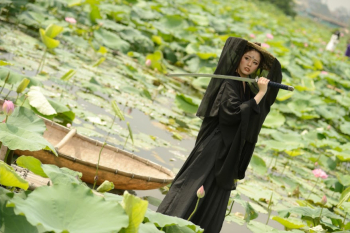 A woman dressed in ancient Chinese martial arts style - NEF format A woman dressed in ancient Chinese martial arts style - NEF format