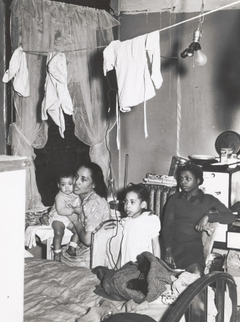 1941 - African American family living in crowded quarters, Chicago, Illinois.
Photographer - Russell Lee