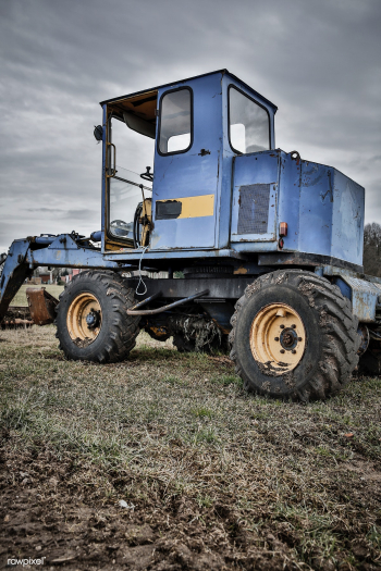 A blue vintage tractor | Free public domain photo - 432106 A blue vintage tractor | Free public domain photo - 432106