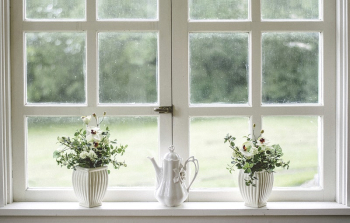 A porcelain teapot between two | Free Photo - rawpixel