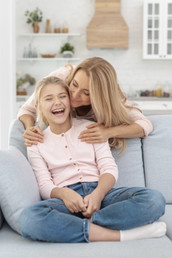 Adorable daughter kissed by her mother Free Photo Adorable daughter kissed by her mother Free Photo