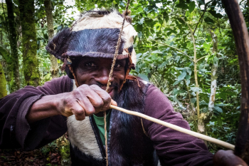 African man using arrow, Batwa | Free Photo - rawpixel African man using arrow, Batwa | Free Photo - rawpixel