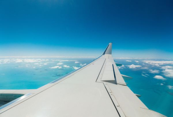 airliner turbulent wing airliner turbulent wing