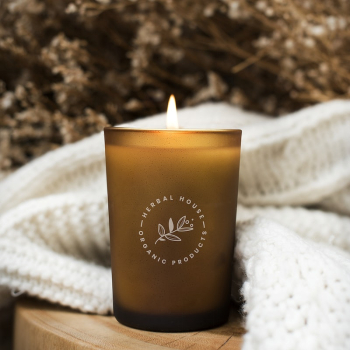 Aroma candle on a wooden | Free PSD Mockup - rawpixel