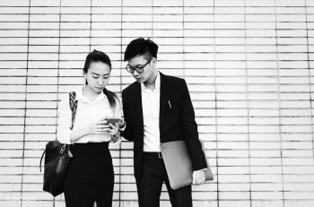 Asian business people discussing | Free stock photo - 427769 Asian business people discussing | Free stock photo - 427769