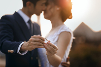 Asian couple put the wedding ring forward Asian couple put the wedding ring forward