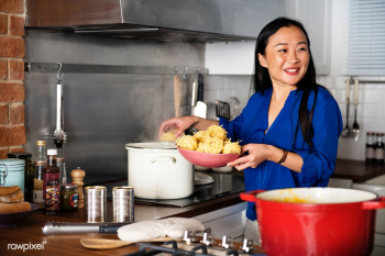Asian woman cooking pasta in the kitchen | Free stock photo - 384722 Asian woman cooking pasta in the kitchen | Free stock photo - 384722