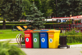 Assorted Color Plastic Trash Bins Assorted Color Plastic Trash Bins