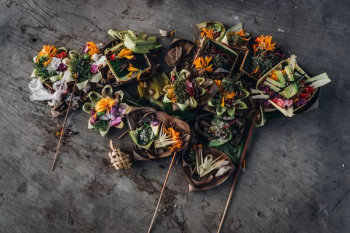 assorted flower decor lot assorted flower decor lot