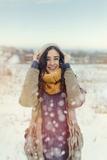 Attractive young woman in wintertime outdoor Free Photo Attractive young woman in wintertime outdoor Free Photo