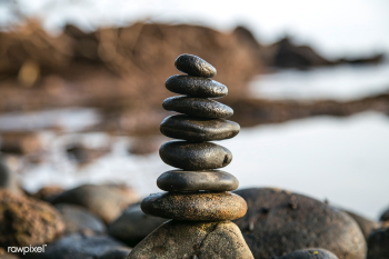 Balanced stones on a rocky beach | Free stock photo - 436797 Balanced stones on a rocky beach | Free stock photo - 436797
