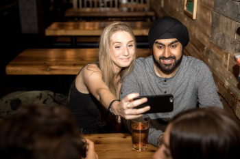 Bar Selfie Bar Selfie