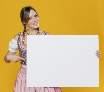 Bavarian young woman with mock-up Free Photo