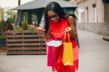 Beautiful black girl with shopping bags in a city Free Photo