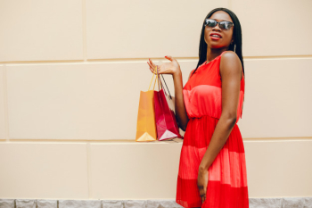 Beautiful black girl with shopping bags in a city Free Photo