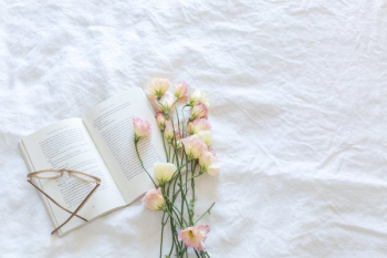 Beautiful Book & Flowers Beautiful Book & Flowers