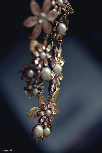 Beautiful vintage necklace with pearls | Free public domain photo - 430730 Beautiful vintage necklace with pearls | Free public domain photo - 430730