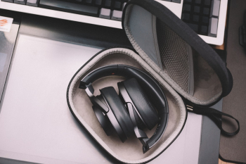 Black Cordless Headphone in Black Pouch Black Cordless Headphone in Black Pouch