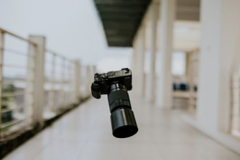 black DSLR camera black DSLR camera