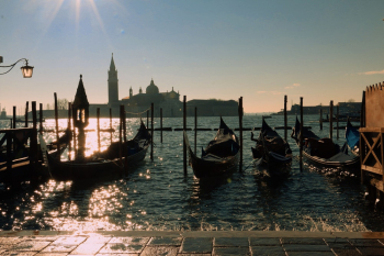 Black Gandola Boats Black Gandola Boats