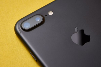 black iPhone 7 Plus black iPhone 7 Plus