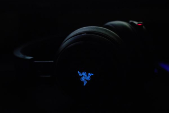 black Razer corded headphones black Razer corded headphones