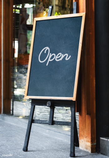 Blackboard sign mockup in front of a restaura.. | Free stock psd mockup - 545288