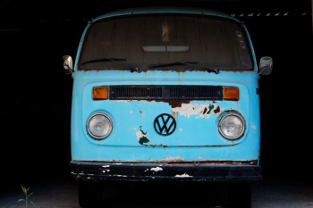 blue Volkswagen van blue Volkswagen van