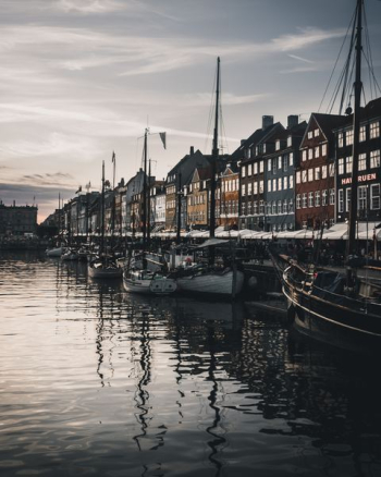 boat on water body boat on water body