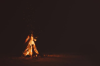 bonfire on brown sand during nighttime bonfire on brown sand during nighttime
