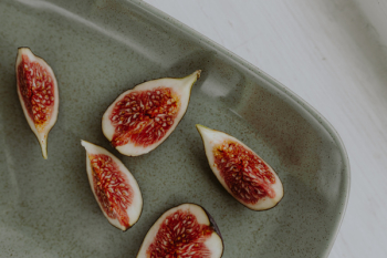 Bowl of crunchy granola and figs Bowl of crunchy granola and figs