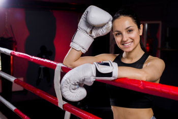 Boxer girl posing at the gym Free Photo Boxer girl posing at the gym Free Photo