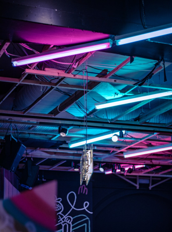 Bring bisexual lighting back! Bring bisexual lighting back!