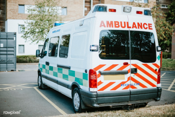 British ambulance parked in a parking lot | Free stock photo - 527017
