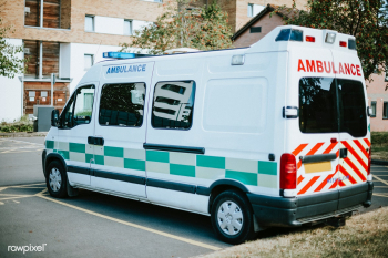 British ambulance parked in a parking lot | Free stock photo - 527142