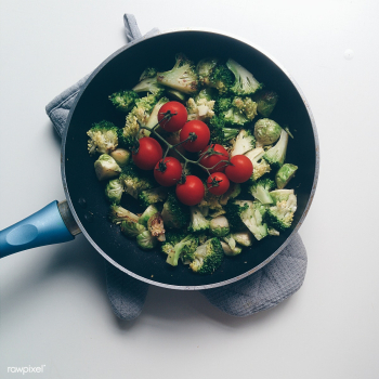 Broccoli, Brussels sprouts and tomato in skil.. | Free public domain photo - 447542