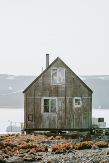 brown wooden cabin brown wooden cabin