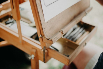 Brown Wooden Easel Board Brown Wooden Easel Board