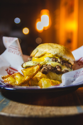 Burger on Plate Burger on Plate