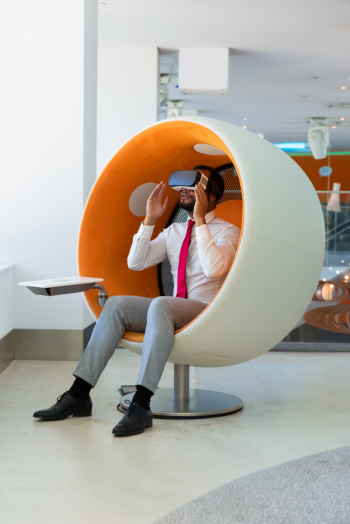 Business professional enjoying vr experience Free Photo Business professional enjoying vr experience Free Photo