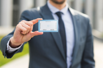 Businessman holding business card mockup Free Psd Businessman holding business card mockup Free Psd