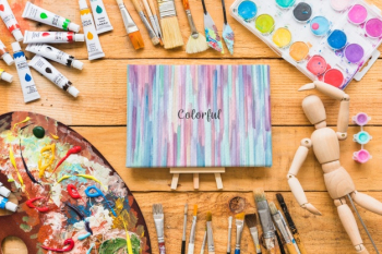 Canvas mockup with paint materials Free Psd