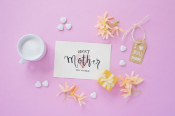 Card mockup with flat lay mothers day composition Free Psd