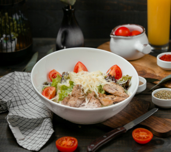 Chicken caesar salad with tomatoes Free Photo Chicken caesar salad with tomatoes Free Photo