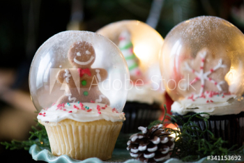 Christmas snow globe cupcakes Christmas snow globe cupcakes