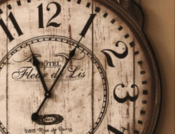 Clock fleur de lis.jpg Clock fleur de lis.jpg