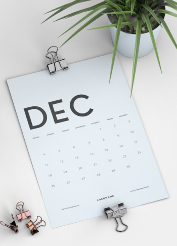 Close up clipboard calendar mock-up on desk Free Psd