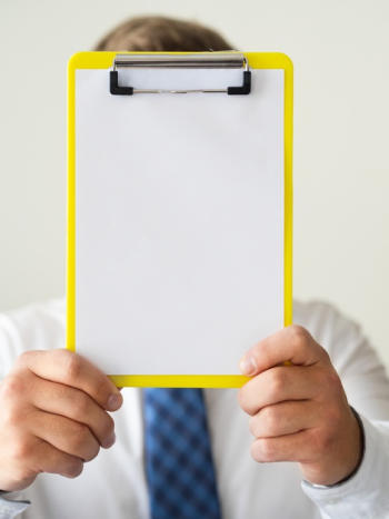 Close-up hand holding a clipboard mock-up Free Photo