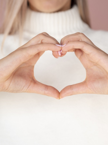 Close up of hands gesturing heart Free Photo Close up of hands gesturing heart Free Photo