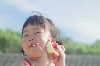 Close-up Photography Of A Girl Eating Bread Close-up Photography Of A Girl Eating Bread